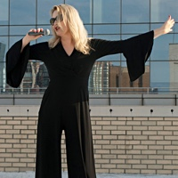 Album Don't Like Cryin' (Single) by Suzanna Ross